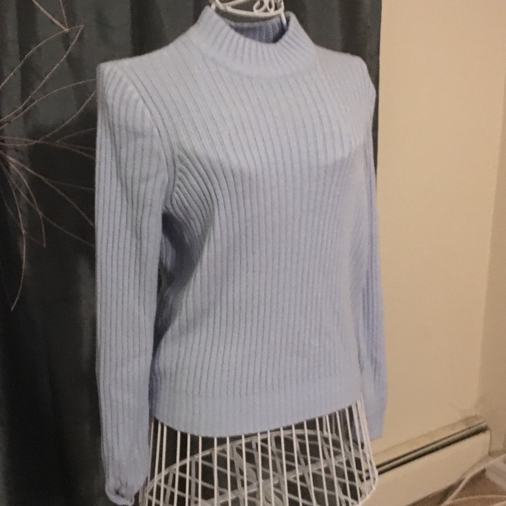 Loosely ribbed, slightly worn, soft/long sleeved